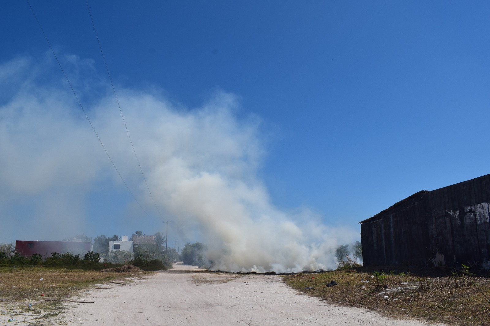 El incendio se sofocó antes de que se propagara a zonas habitacionales El incendio se sofocó antes de que se propagara a zonas habitacionales