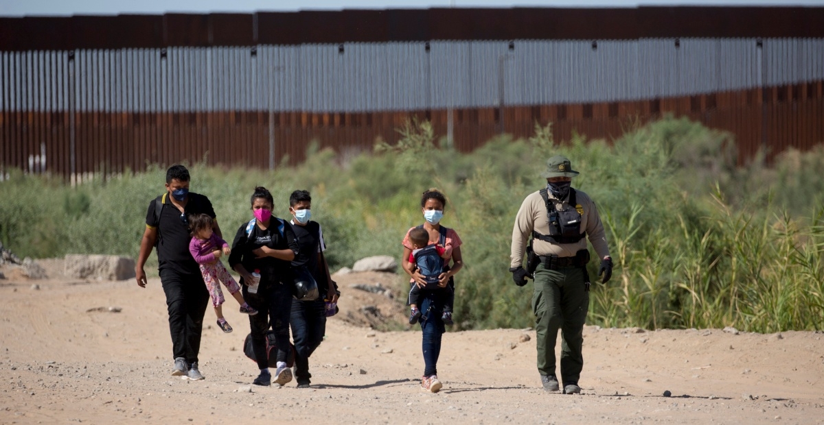 EU reporta al menos 15 mil migrantes detenidos durante los primeros tres días sin el Título 42