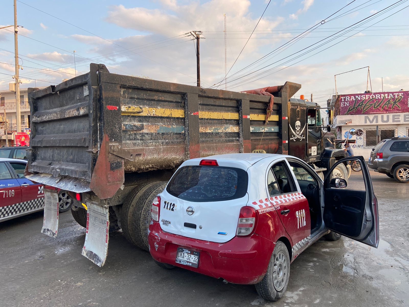 Solamente se registraron daños materiales en el accidente en Escárcega Solamente se registraron daños materiales en el accidente en Escárcega