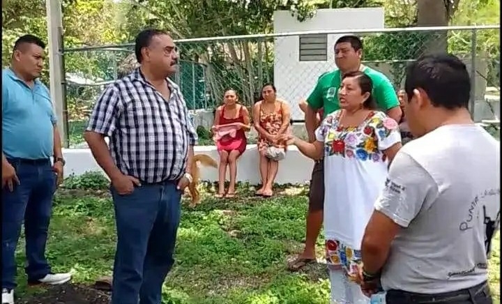 Los vecinos se quejaron que la autoridad quintanarroense llegó en plan prepotente, despotricando contra la síndico vallisoletana Los vecinos se quejaron que la autoridad quintanarroense llegó en plan prepotente, despotricando contra la síndico vallisoletana