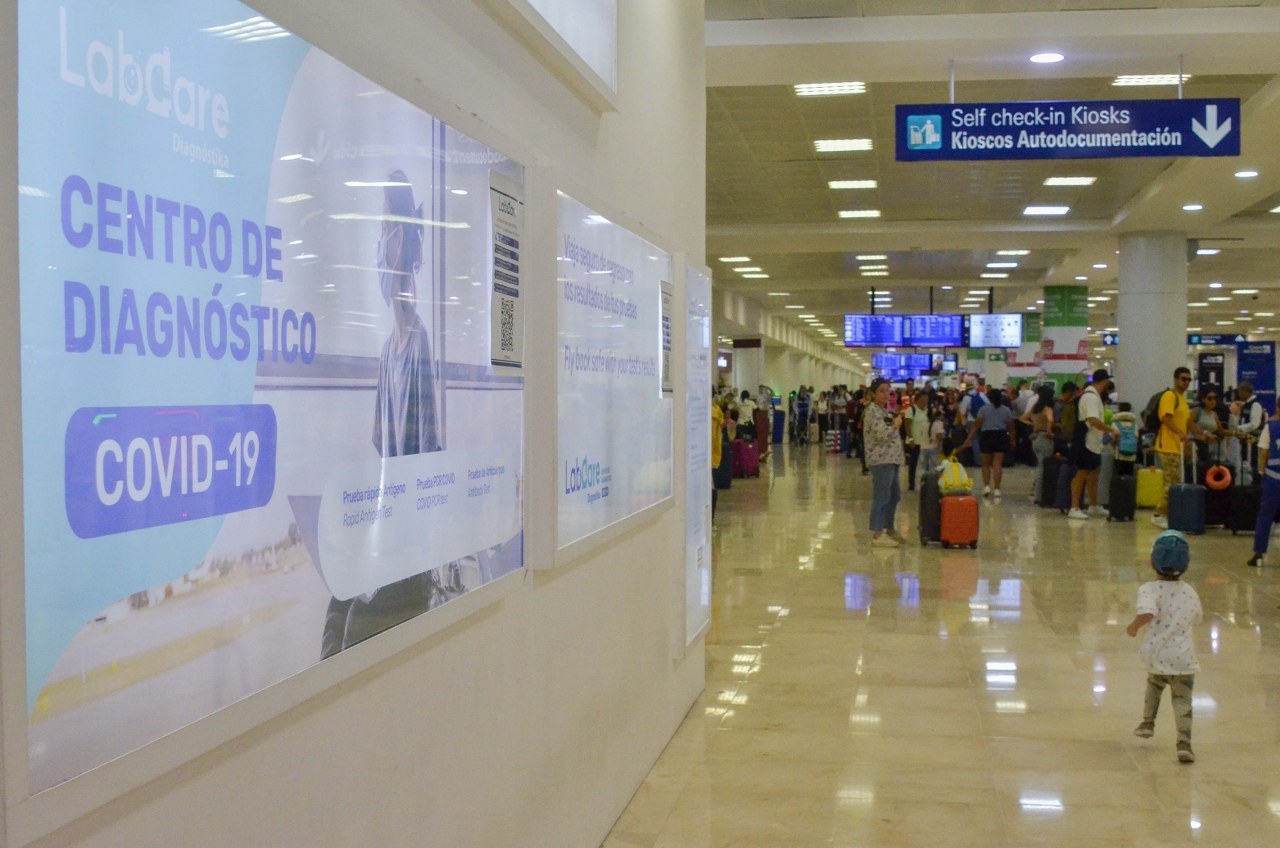 Aunque en el pasado había largas filas, en las últimas semanas ya no tenían clientes.
Turistas y el personal aplaudieron la decisión de cerrarlos, para poner otros comercios