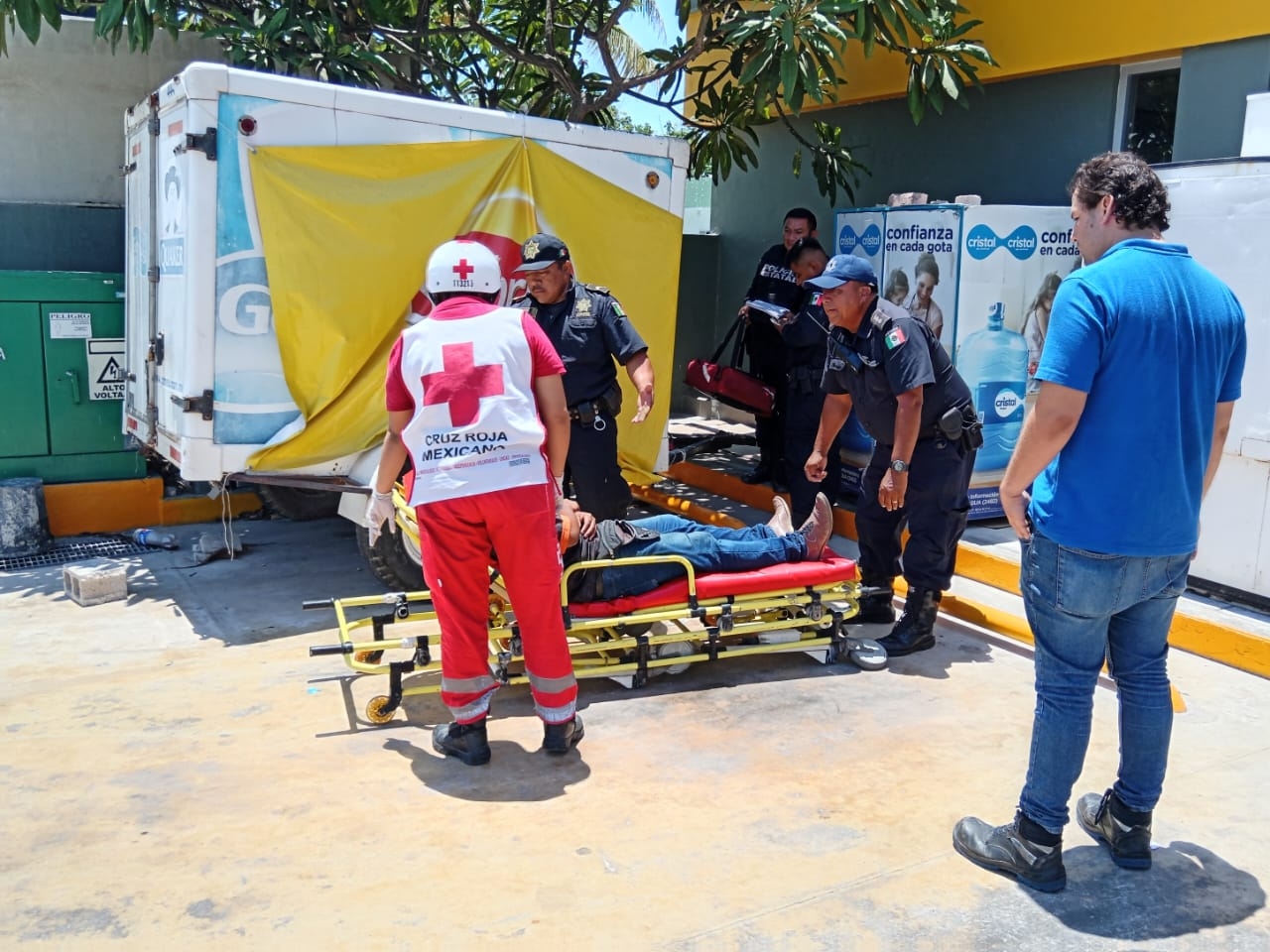El joven fue trasladado a un hospital privado de Progreso