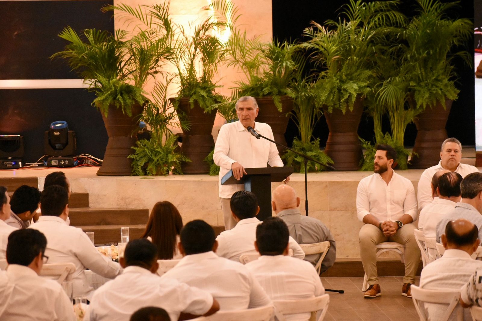 El Secretario de Gobernación explicó de los avances en obras en Yucatán