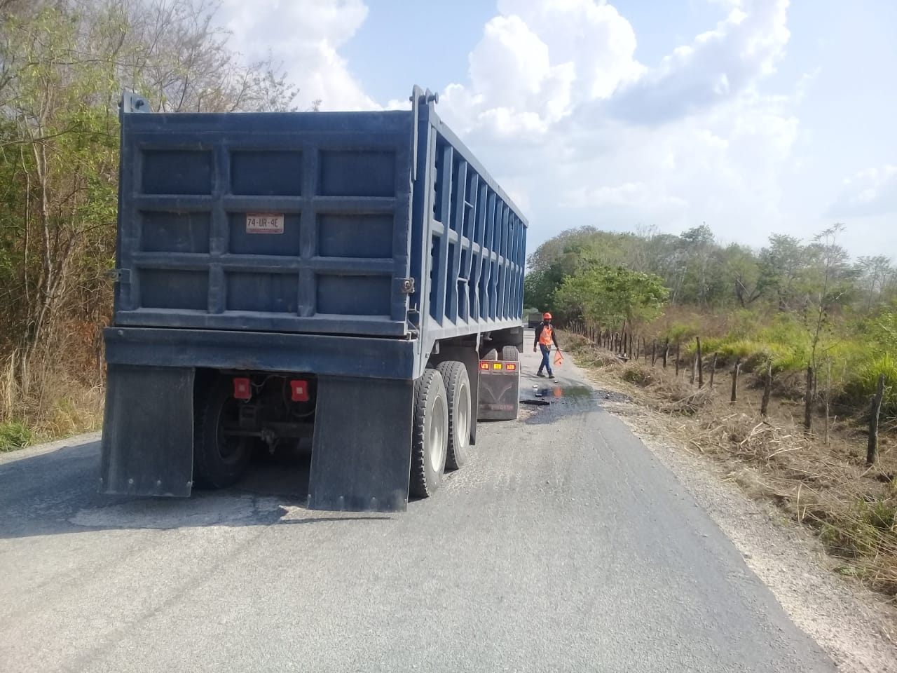 Solamente se registraron daños materiales en la vía Escárcega-Candelaria Solamente se registraron daños materiales en la vía Escárcega-Candelaria