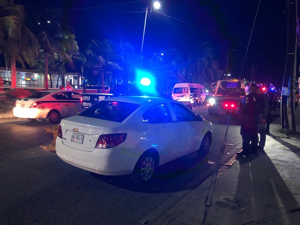 Intentan privar de la libertad a un hombre afuera de Plaza las Américas de Cancún
