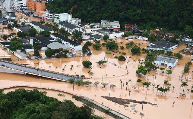 Las fuertes lluvias de la última semana en la región noreste del país han obligado a evacuar a 15.000 personas. Las fuertes lluvias de la última semana en la región noreste del país han obligado a evacuar a 15.000 personas.