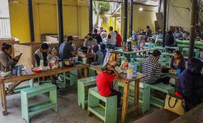 Migrantes acaparan albergues en Tijuana tras una semana del término del Título 42
Migrantes acaparan albergues en Tijuana tras una semana del término del Título 42