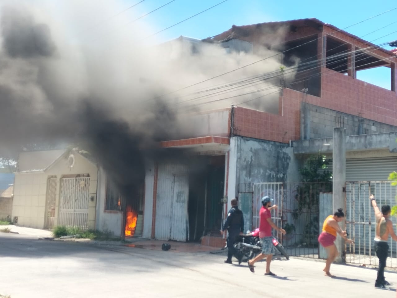 Los hombres llegaron lanzando amenazas al dueño del bar