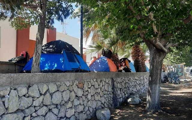 Personal de limpia se llevó carpas, cobijas y ropa de los migrantes