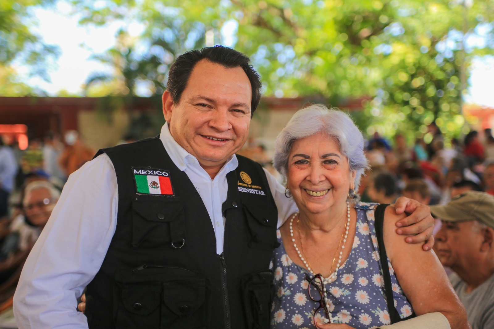 Joaquín Díaz Mena promueve la entrega de tarjetas del Bienestar a abuelitos de Yucatán