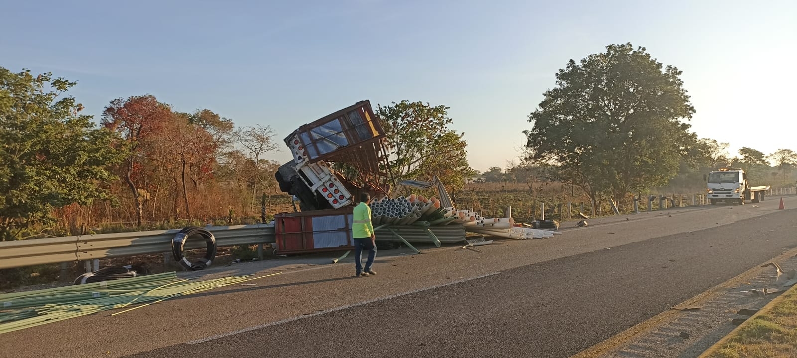 Colisionan dos tráileres  en la carretera federal Campeche - Mérida