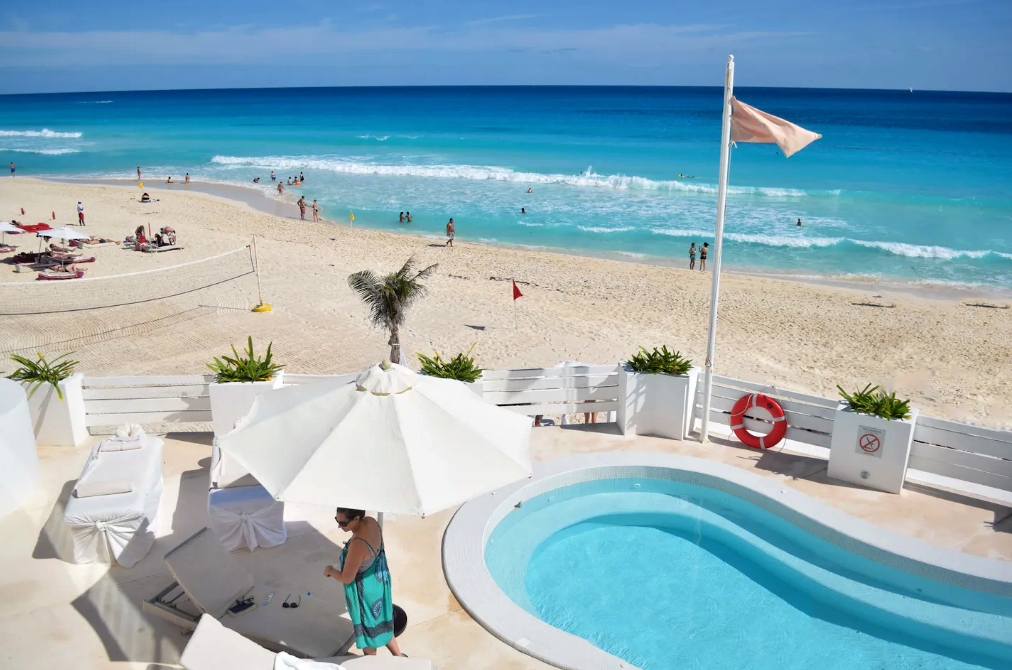 Socios de complejos vacacionales en Cancún, víctimas de fraude: Acotur