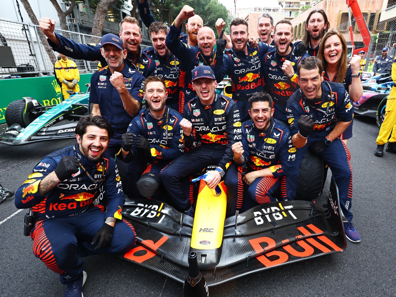 Max Verstappen lidera ahora con 144 puntos, 39 más que Sergio Pérez