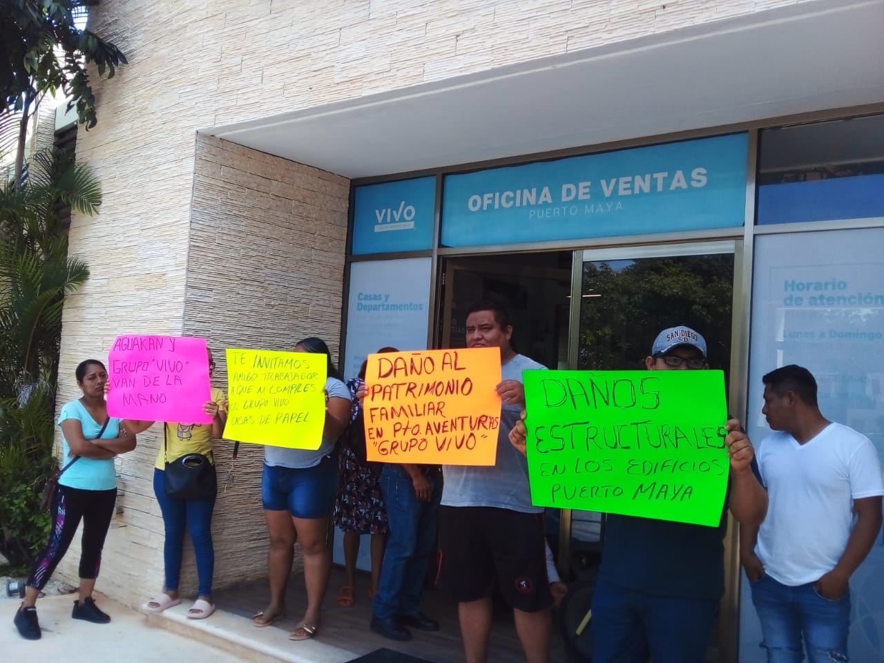 Vecinos de  Puerto Aventuras protestan contra Grupo Vivo; denuncian mala calidad de las casas