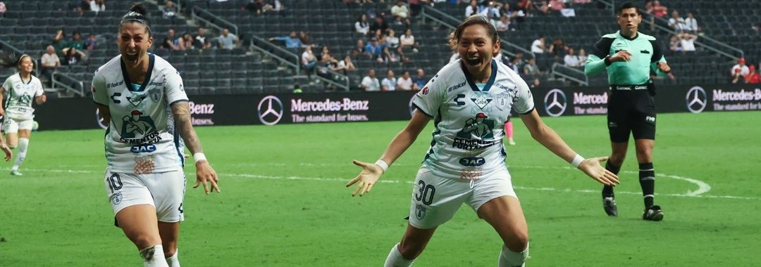 Con su forma acostumbra “llamada 82 a mamá” celebró su gol Viridiana Salazar