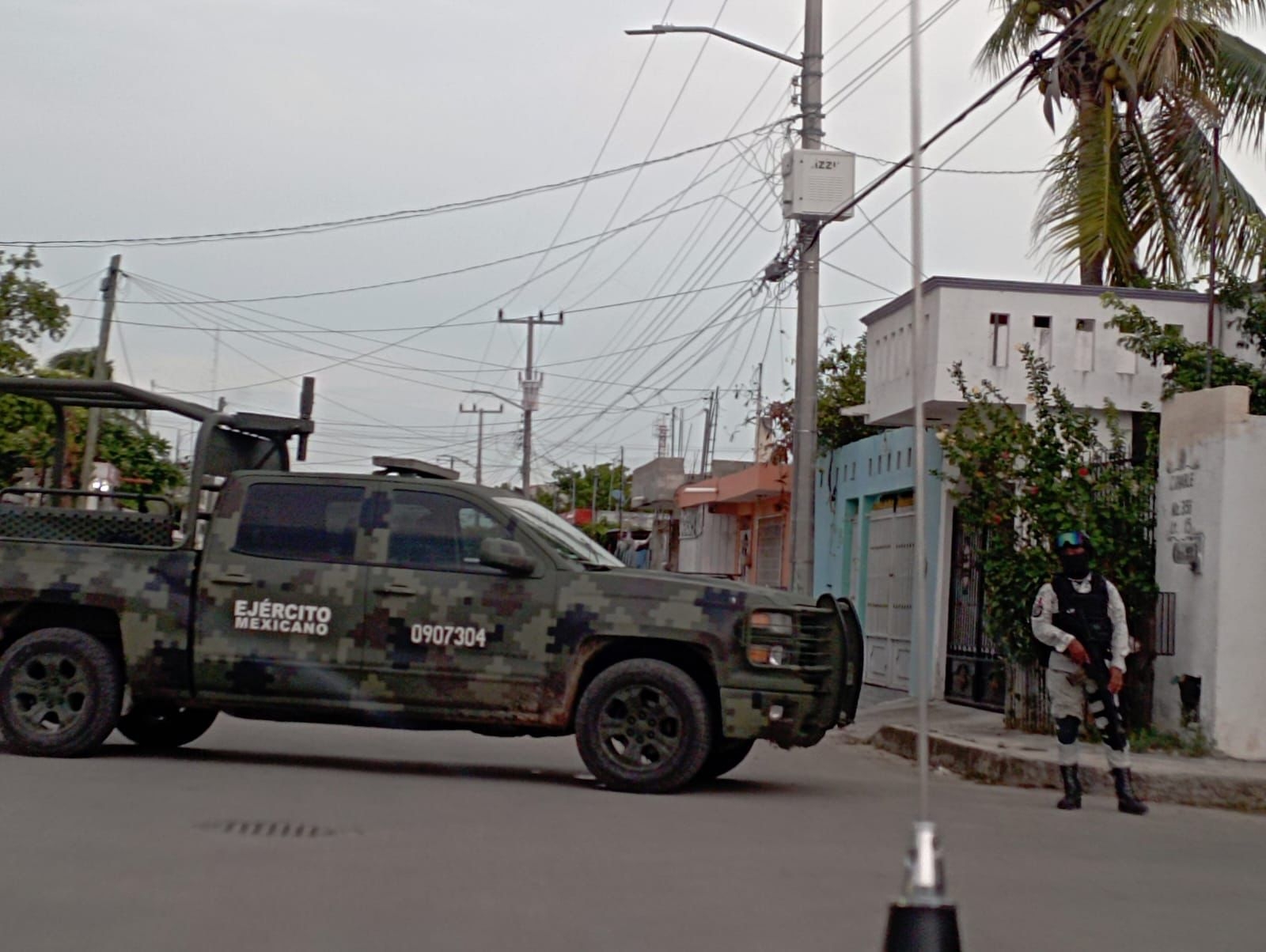 Se desconoce si el cateo es en busca de armas o drogas Se desconoce si el cateo es en busca de armas o drogas