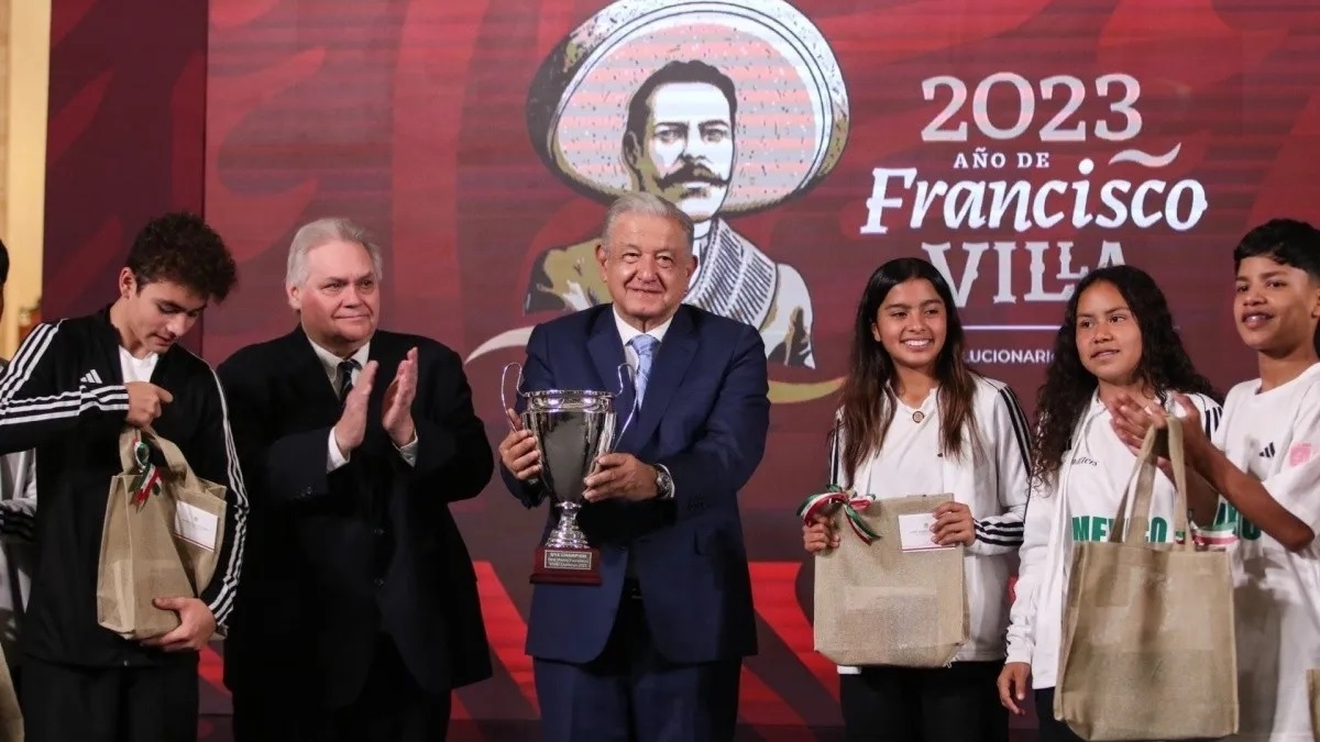 AMLO reconoce a deportistas mexicanos campeones en Madrid AMLO reconoce a deportistas mexicanos campeones en Madrid