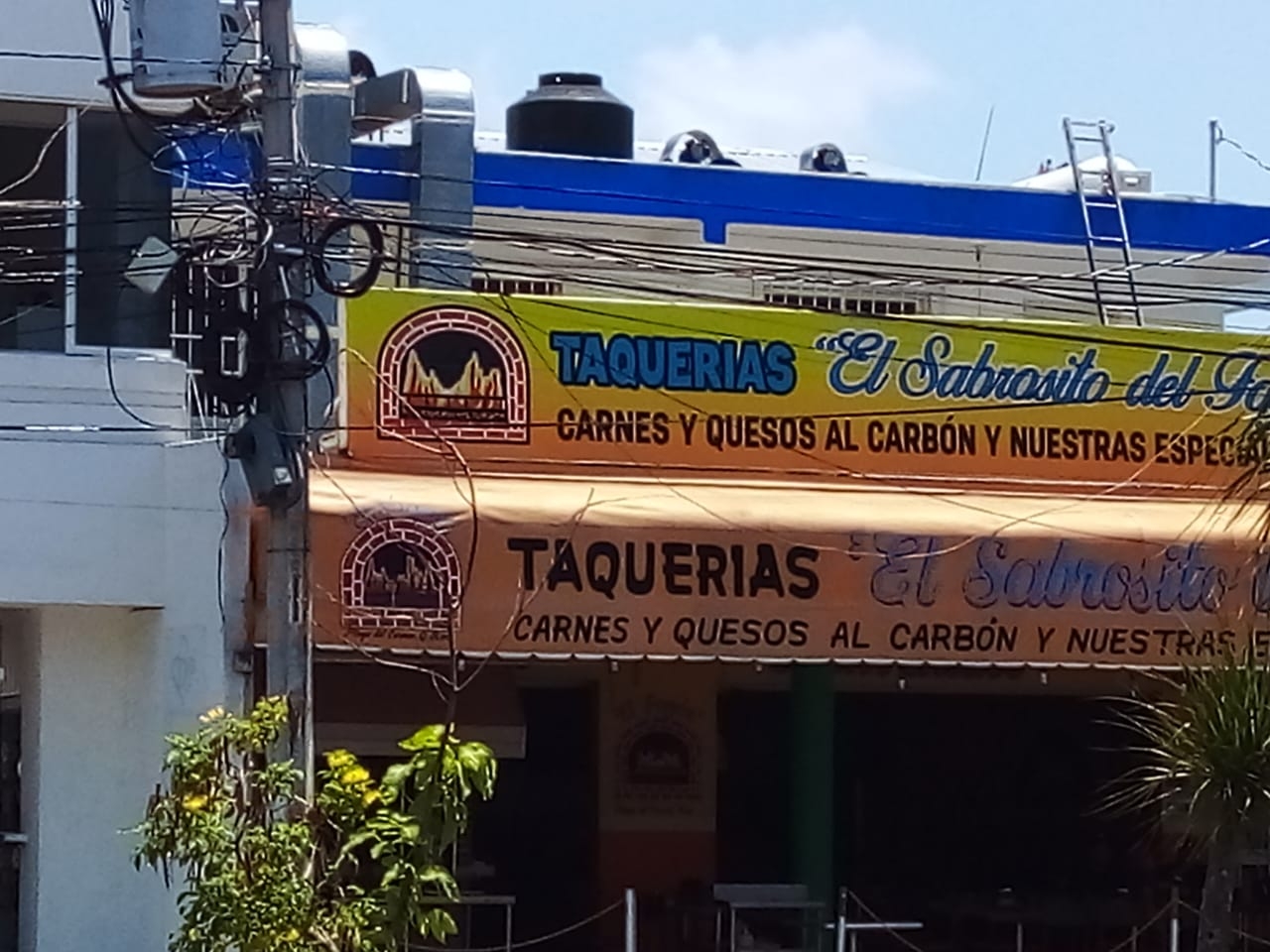 La taquería El sabrosito del fogón tuvo que ser evacuada para evitar riesgos La taquería El sabrosito del fogón tuvo que ser evacuada para evitar riesgos