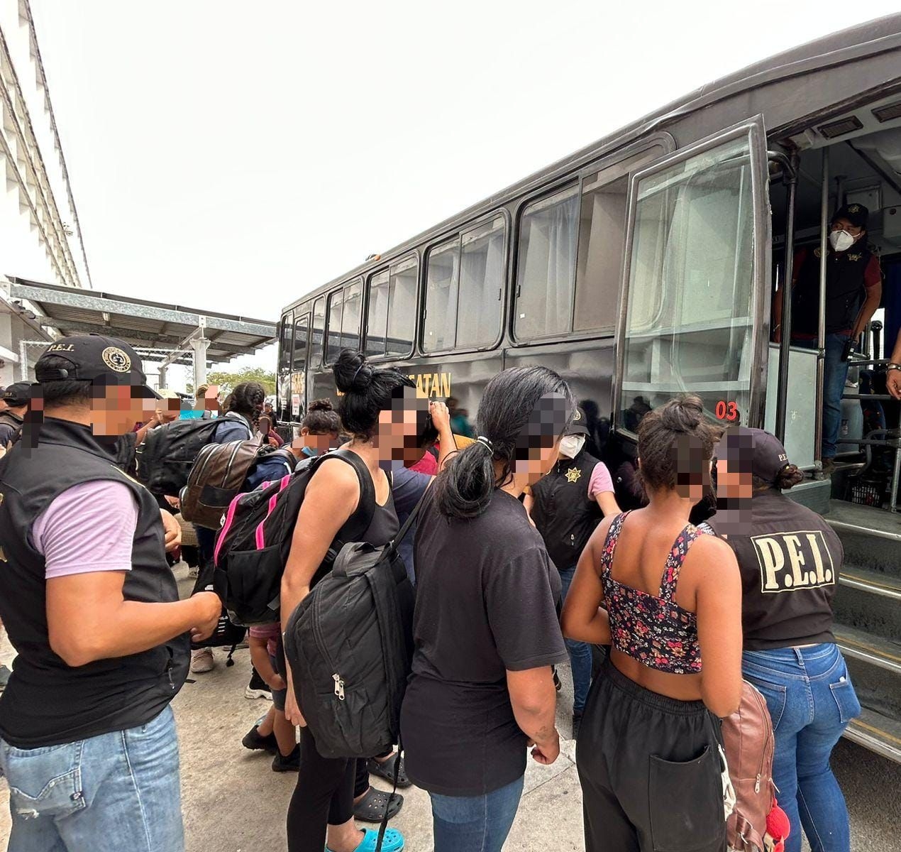 Así fue la detención de 15 brasileños indocumentados en la carretera Mérida-Campeche