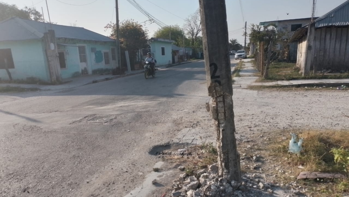 Los vecinos están preocupados por que se llegue a caer encima de alguna persona o niño