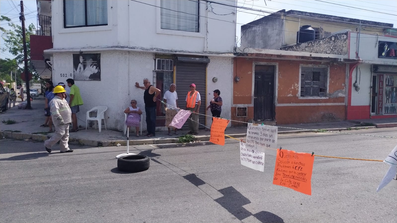 La calle 63 de Mérida estuvo cerrada durante casi 10 horas La calle 63 de Mérida estuvo cerrada durante casi 10 horas