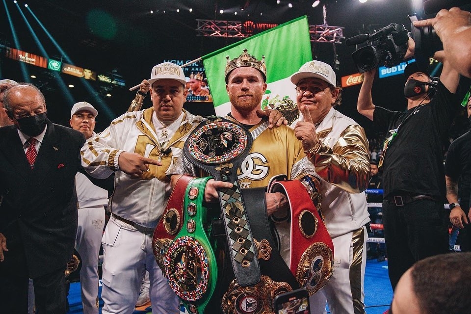 Canelo Álvarez, Campeón Mundial de los Supermedianos Canelo Álvarez, Campeón Mundial de los Supermedianos