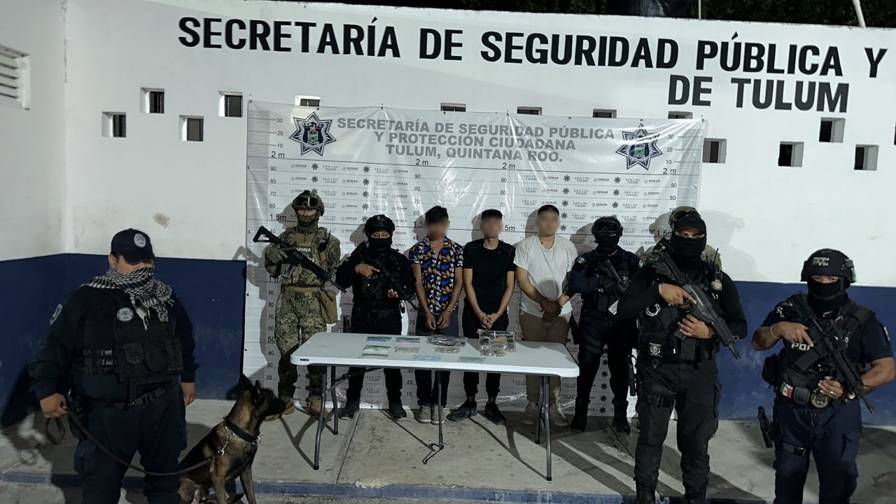 Además de presuntos narcóticos, los asegurados portaban un arma de fuego Además de presuntos narcóticos, los asegurados portaban un arma de fuego