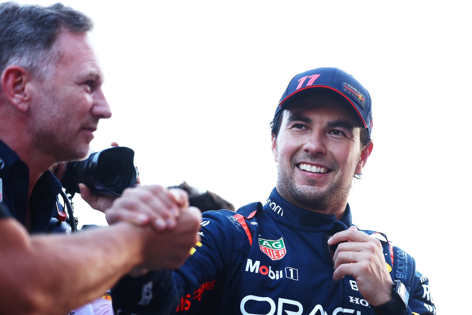 Checo Pérez vuelve a subir al podio con un segundo lugar Checo Pérez vuelve a subir al podio con un segundo lugar