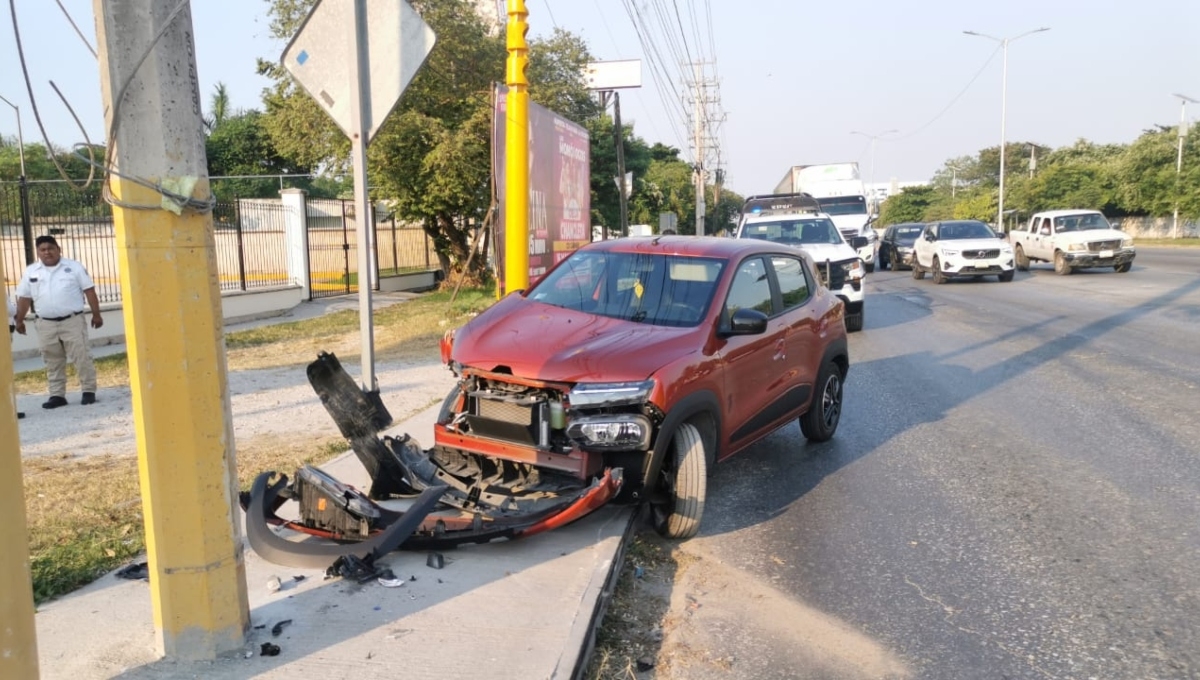 Accidente cerca de plaza comercial Palmira deja daños de 30 mil pesos Accidente cerca de plaza comercial Palmira deja daños de 30 mil pesos