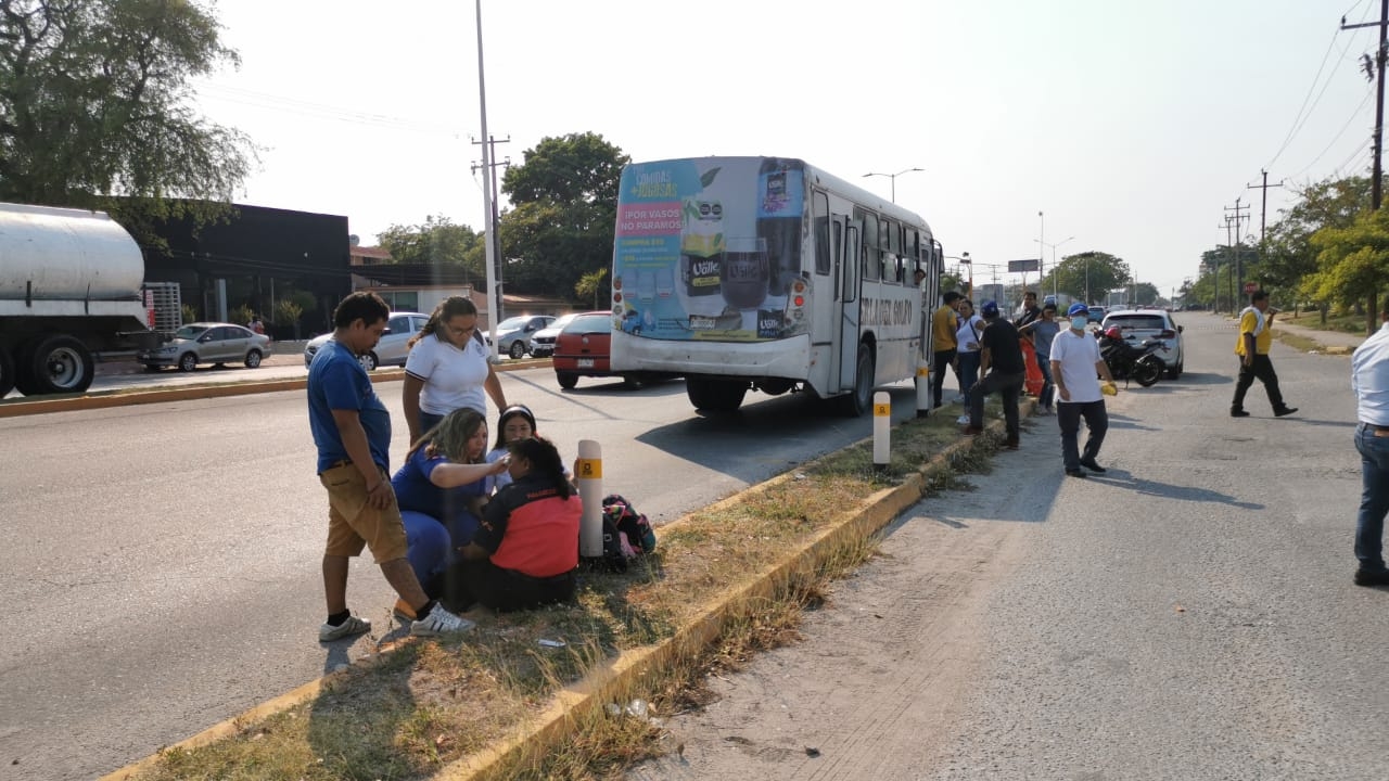 La mujer fue auxiliada por otros pasajeros La mujer fue auxiliada por otros pasajeros