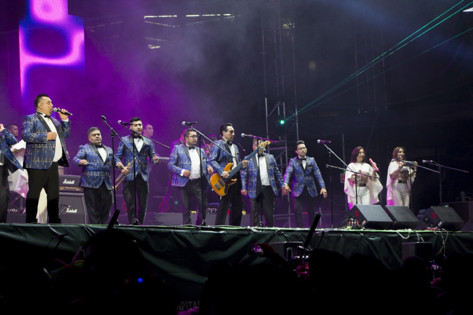 Los Ángeles Azules interpretan sus grandes éxitos para las madres yucatecas