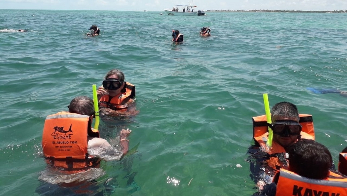 En Arrecifes Los Cuevones se desarrollan actividades turísticas como el snorkeling En Arrecifes Los Cuevones se desarrollan actividades turísticas como el snorkeling