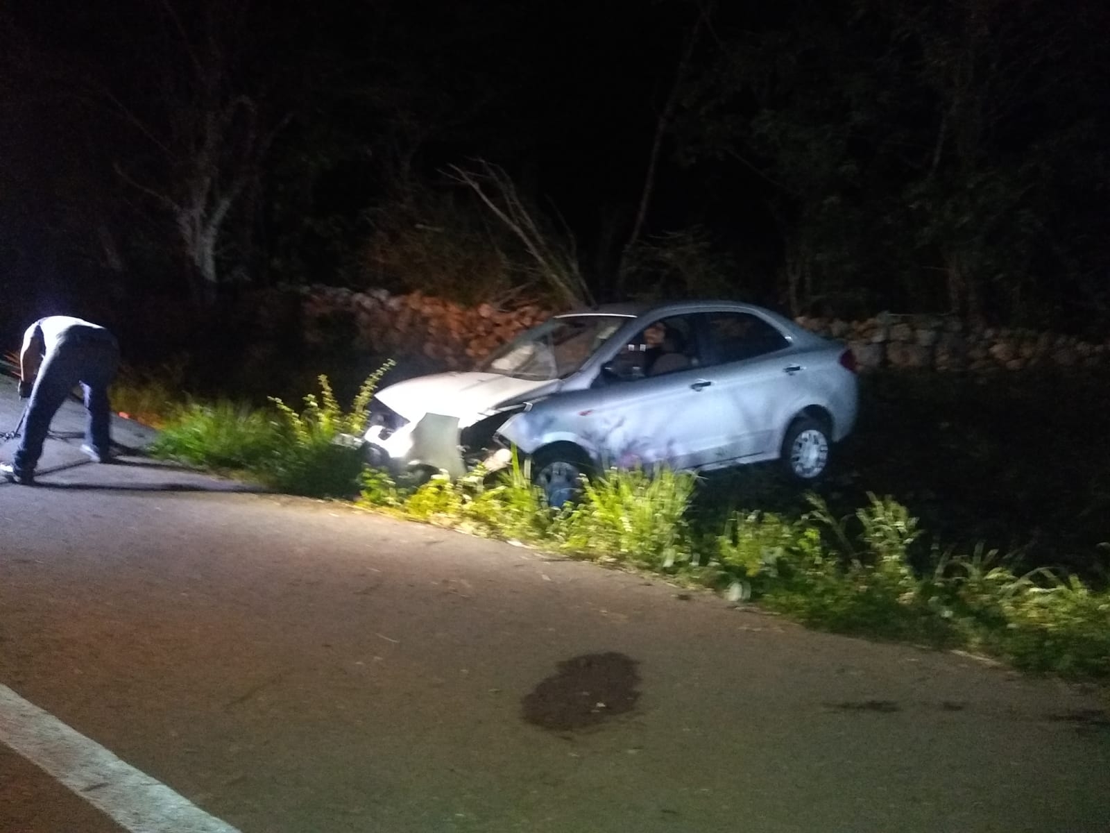 La conductora transitaba de oriente a poniente cuando se vio envuelta en la volcadura.
La conductora transitaba de oriente a poniente cuando se vio envuelta en la volcadura.