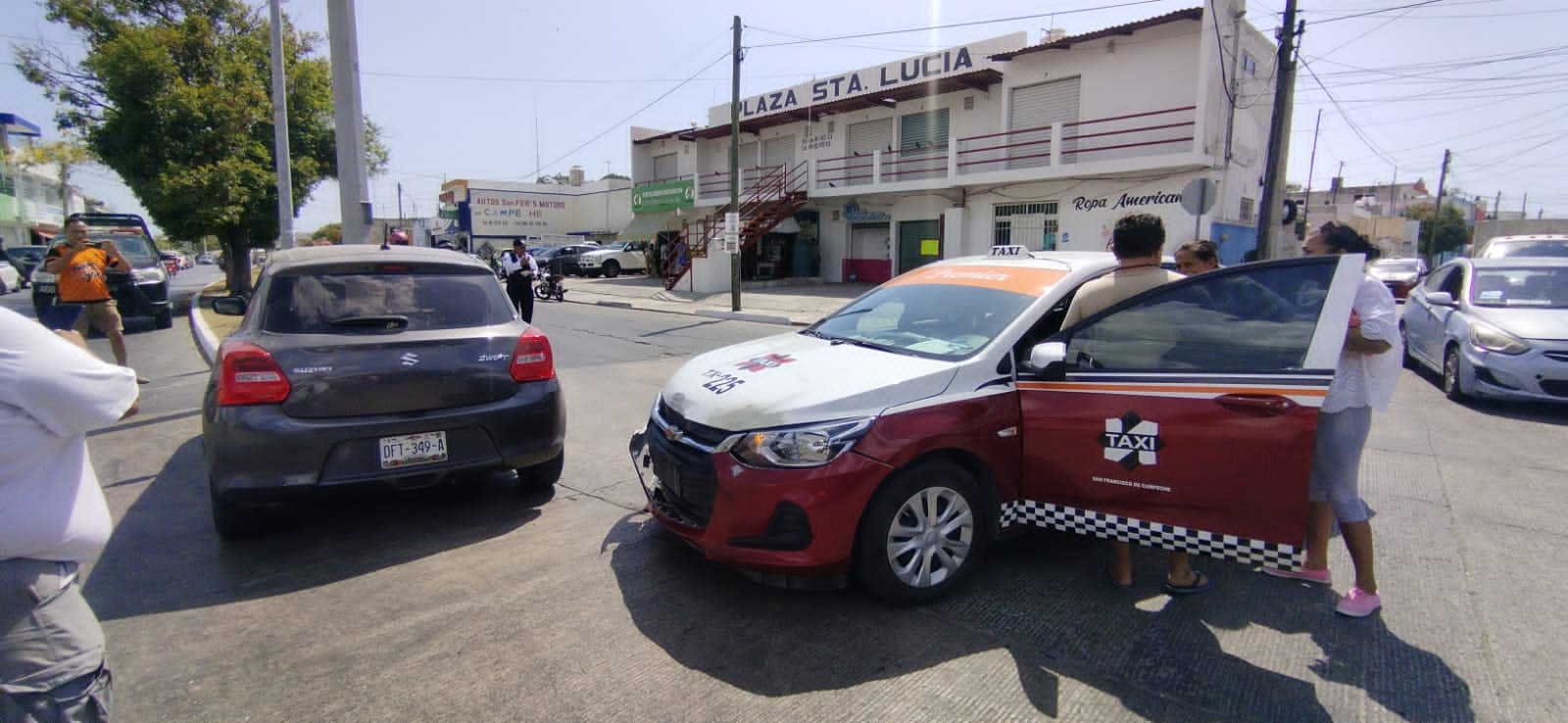 La conductora del taxi intentó echarle la culpa al chofer del otro vehículo