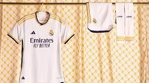 El cuadro merengue anunció su nuevo jersey que estarán usando para la campaña 2023-2024 tanto el equipo de futbol como de basquetbol.
El cuadro merengue anunció su nuevo jersey que estarán usando para la campaña 2023-2024 tanto el equipo de futbol como de basquetbol.