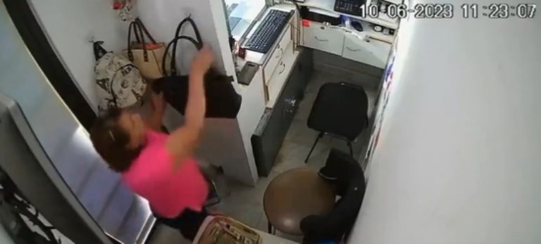 La mujer tenía dos días trabajando en el sitio cuando cometió el atraco