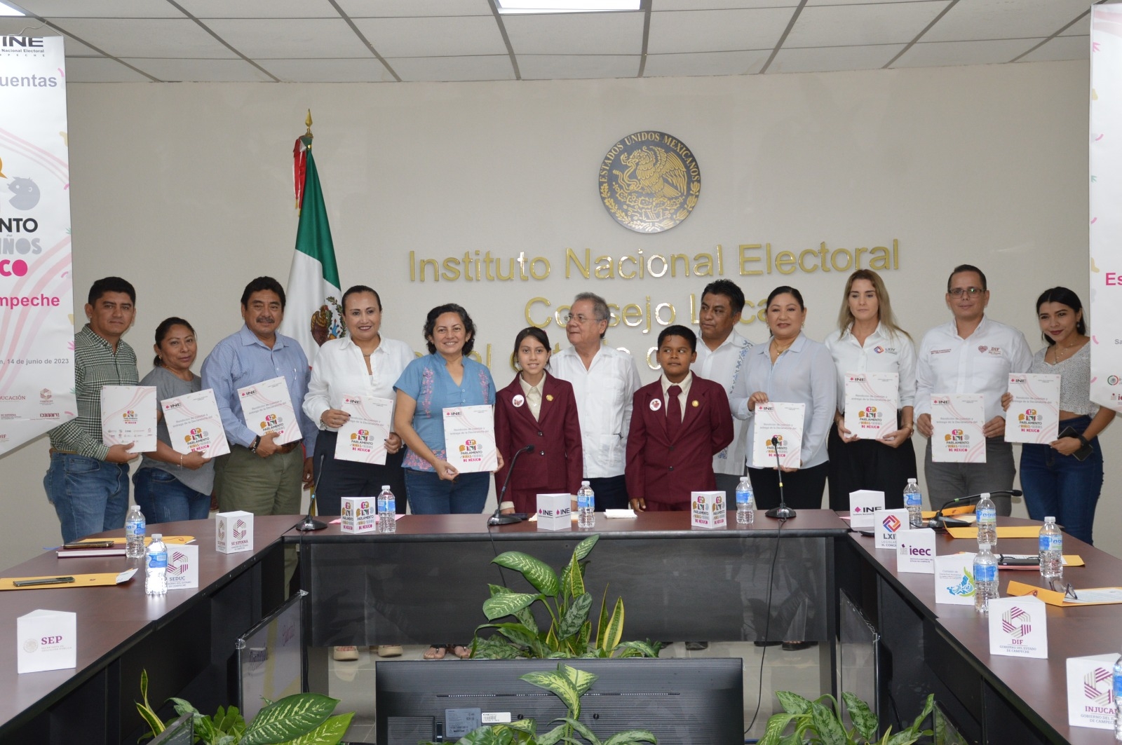 Eyra Chuc y Sixto Montero visitaron el INE en la CDMX