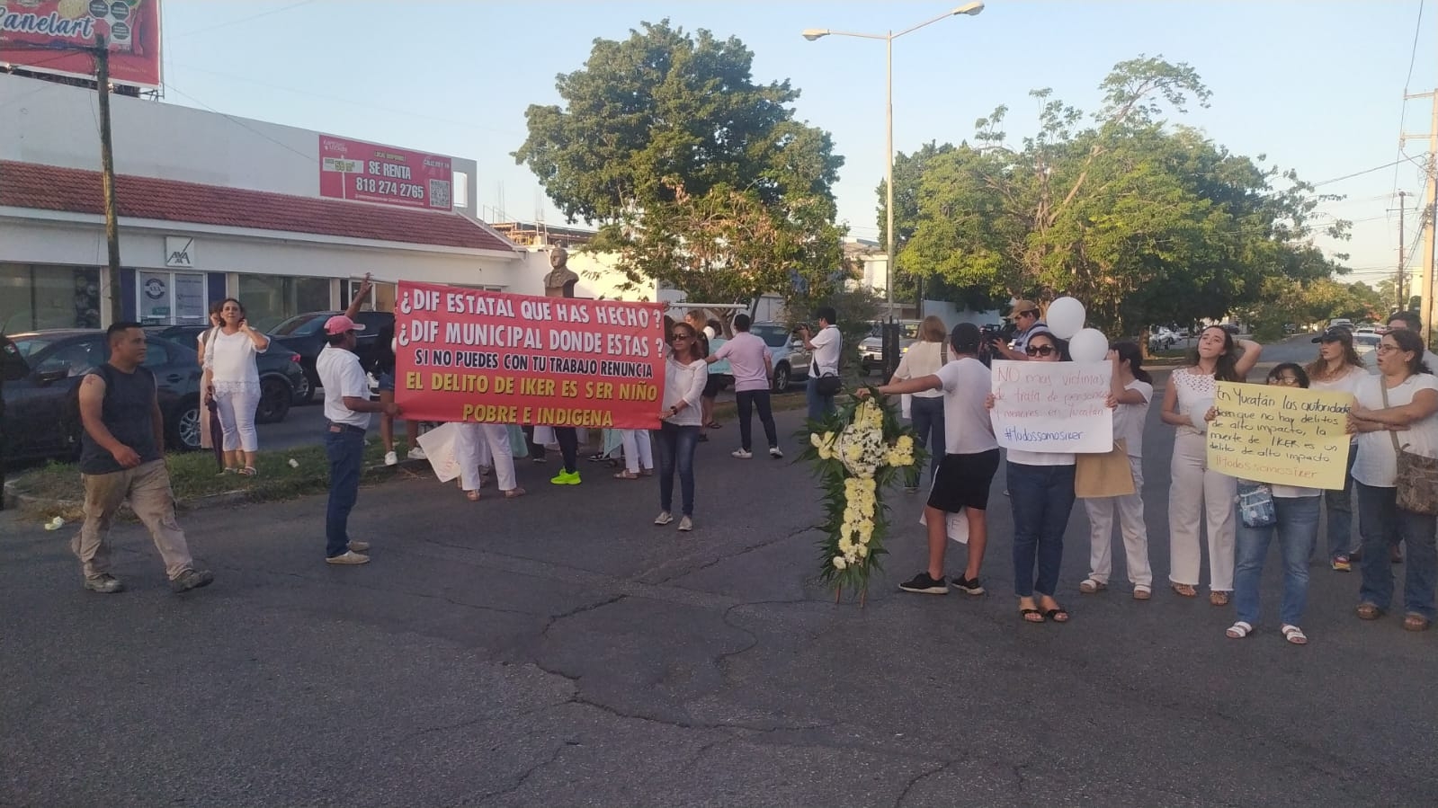 Vecinos de la colonia México de Mérida protestan en la avenida Líbano para exigir justicia