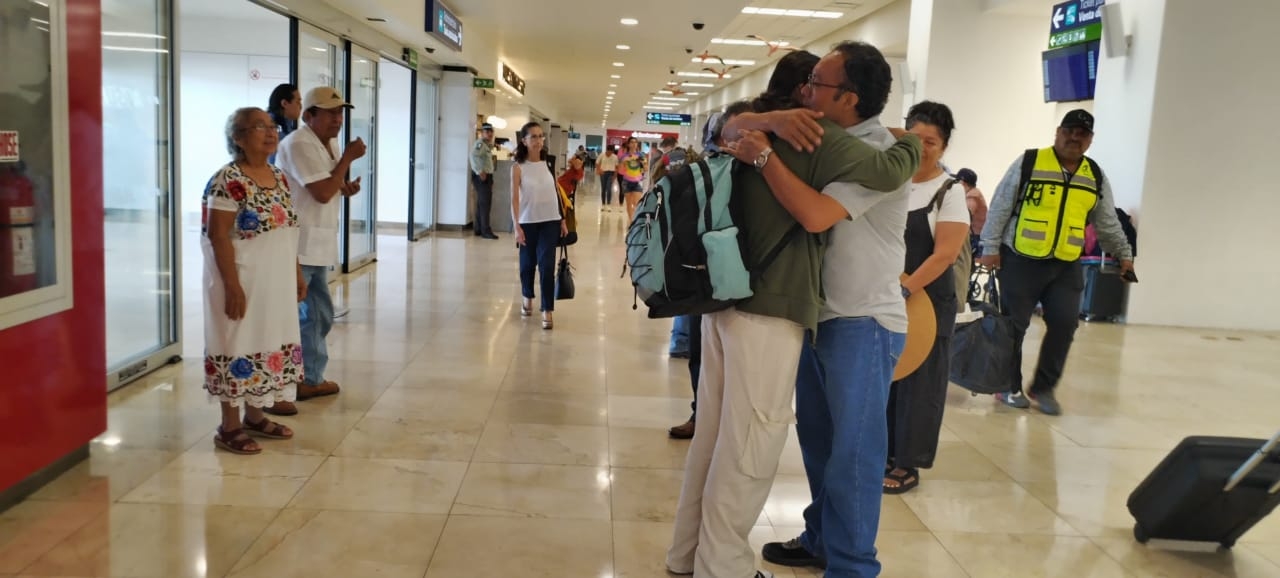 Con lágrimas en los ojos, la joven de 15 años regresó a Estados Unidos