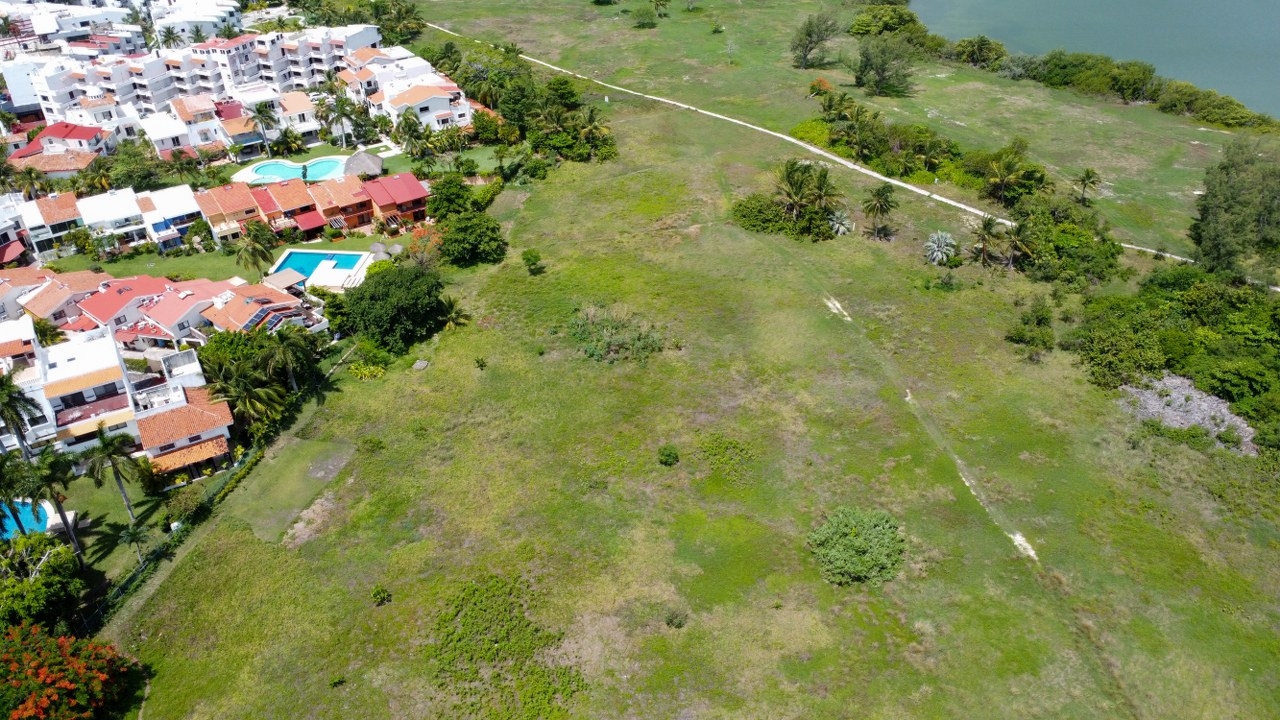 De acuerdo con los inconformes, la construcción inmobiliaria en el campo de golf de la zona Pok Ta Pok provocará un colapso en esa área De acuerdo con los inconformes, la construcción inmobiliaria en el campo de golf de la zona Pok Ta Pok provocará un colapso en esa área