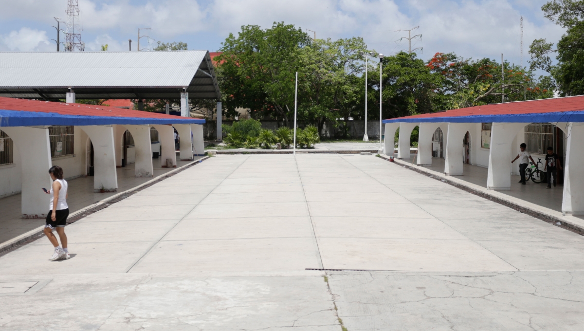 En otras entidades, e incluso en Bacalar, se suspendieron las clases debido a las altas temperaturas que se han registrado En otras entidades, e incluso en Bacalar, se suspendieron las clases debido a las altas temperaturas que se han registrado