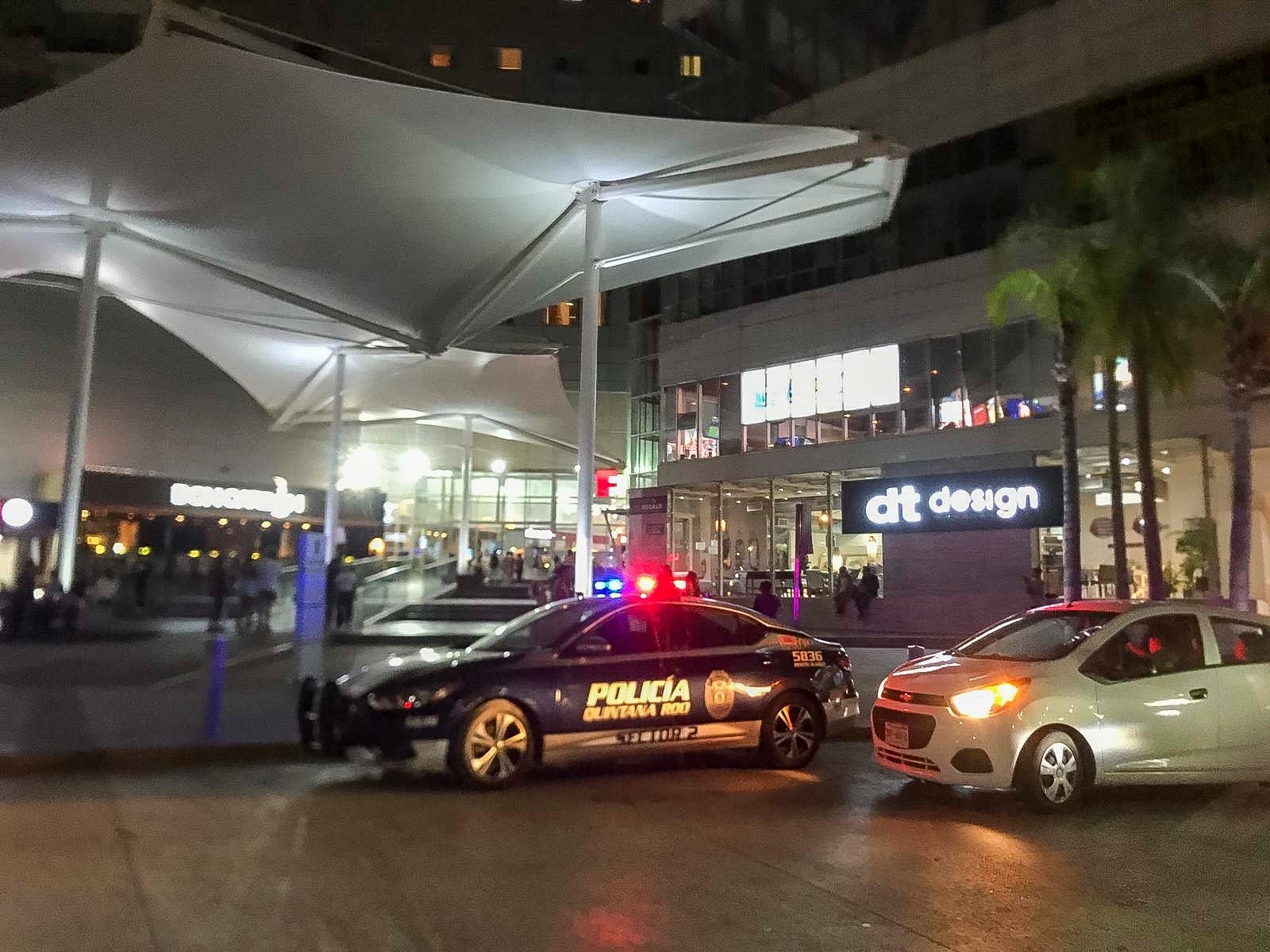 Cuerpos de emergencias y rescate, así como autoridades municipales, acudieron hasta la plaza donde solicitaban el apoyo por una persona que no contaba con vida,