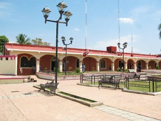 A la fiesta estaba prohibido el ingreso de las esposas A la fiesta estaba prohibido el ingreso de las esposas