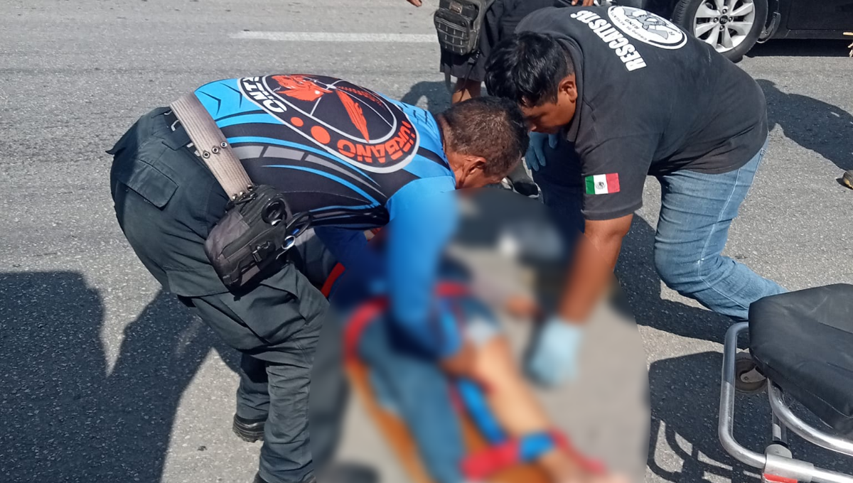 Pareja derrapa en Chetumal y resulta lesionada