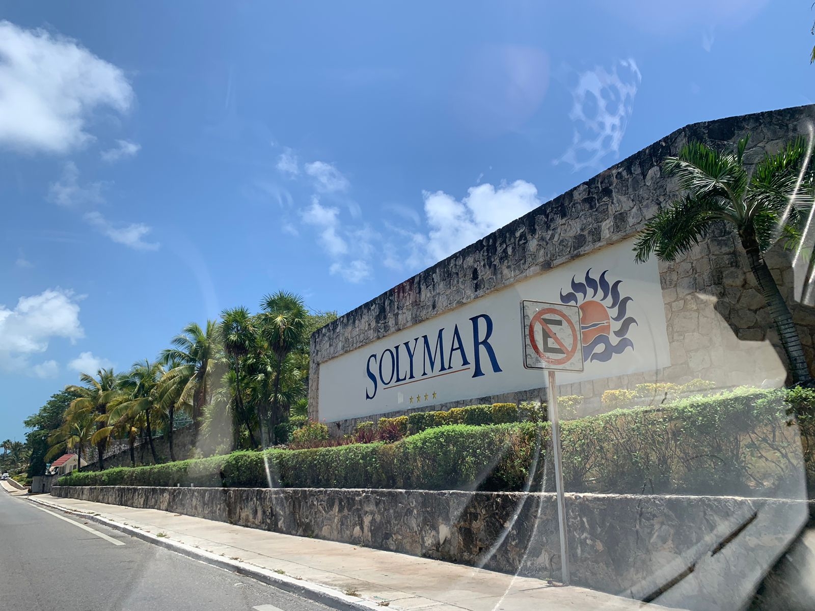 La denunciante señaló que el 15 de mayo recibió una llamada de Jerry Succar, quien le reclamó por exponer la situación del condominio y le dijo que “se cuidara”.