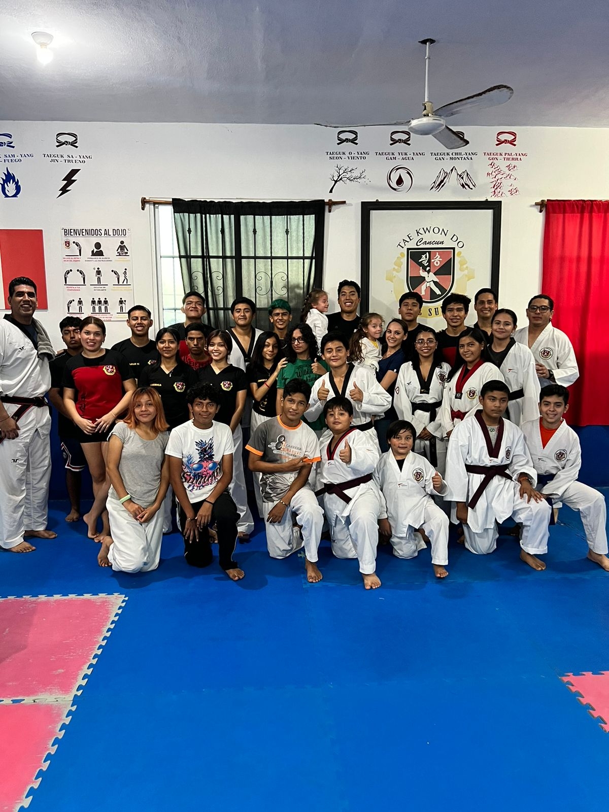 El medallista visitó la escuela Pil Sung Madero para ver el entrenamiento de sus hijas