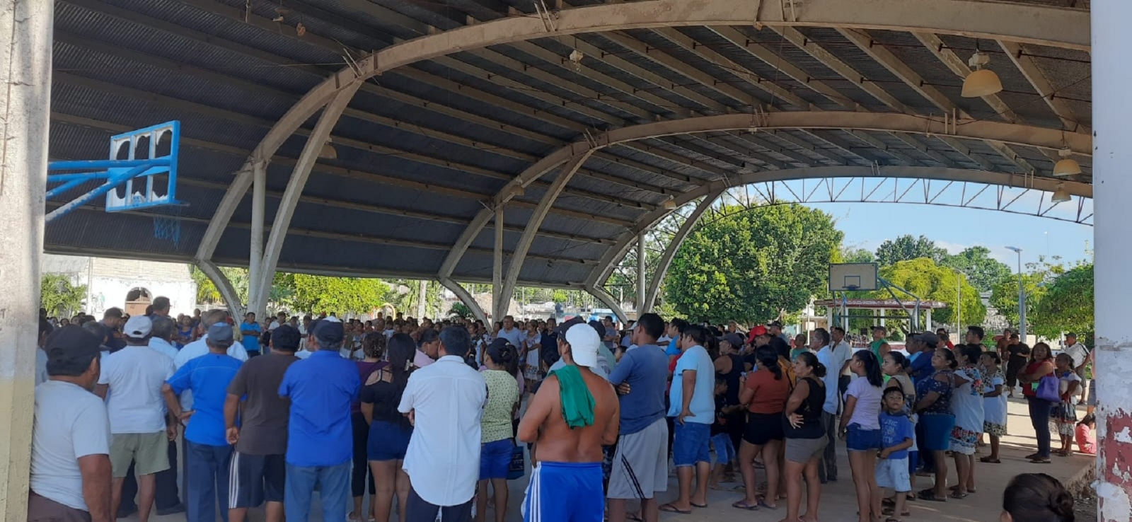 Cerca de 500 pobladores acudieron a la junta, debido a que están cansados de los hechos que se viven en la comunidad