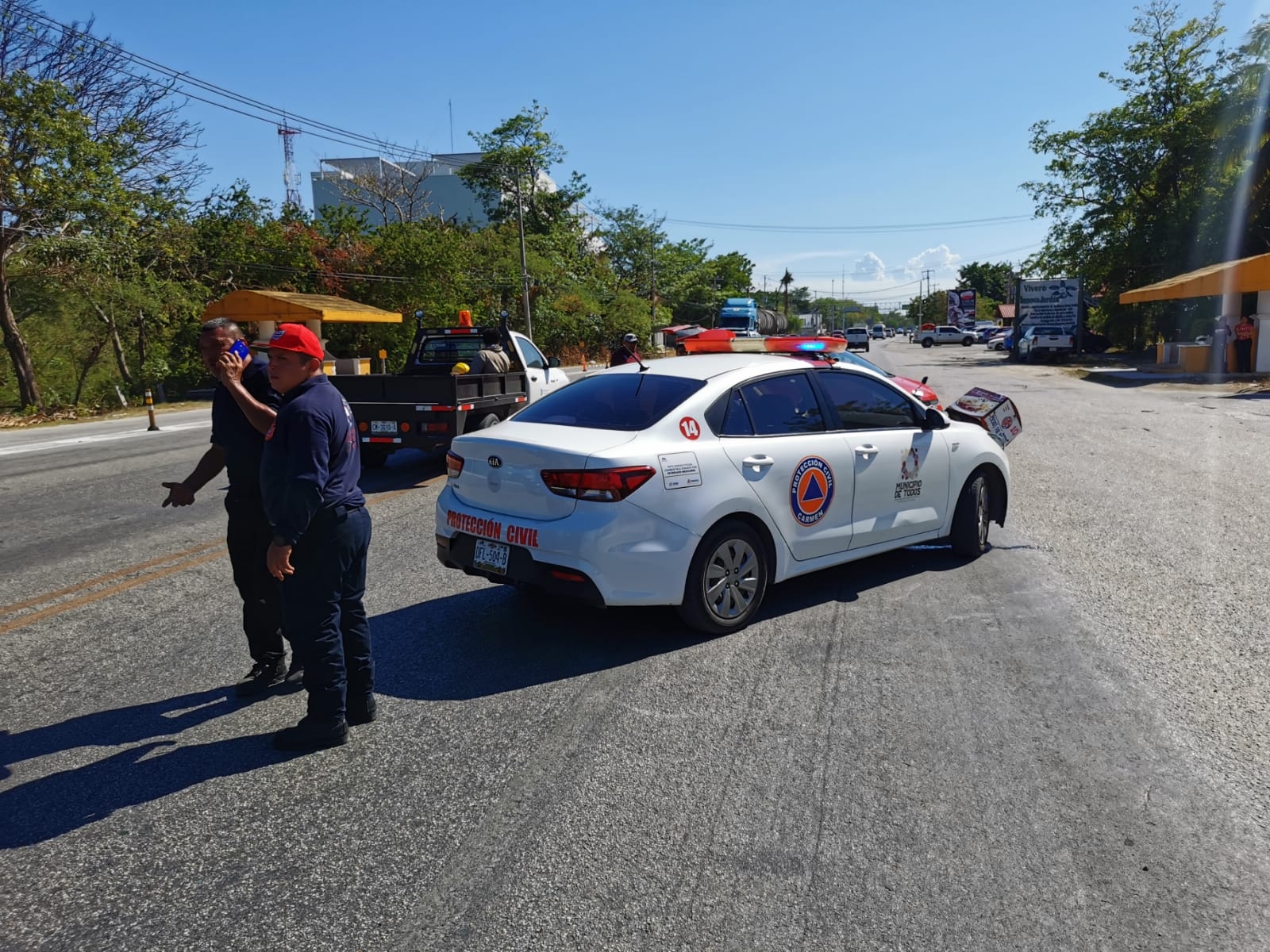Motociclista sufre accidente con un vehículo particular en Ciudad del Carmen