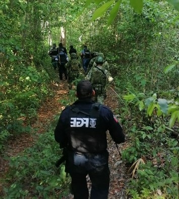 Castrenses y policías acudieron a la zona para iniciar la búsqueda, contando con el apoyo de un binomio canino, que facilitó la localización de los restos óseos Castrenses y policías acudieron a la zona para iniciar la búsqueda, contando con el apoyo de un binomio canino, que facilitó la localización de los restos óseos