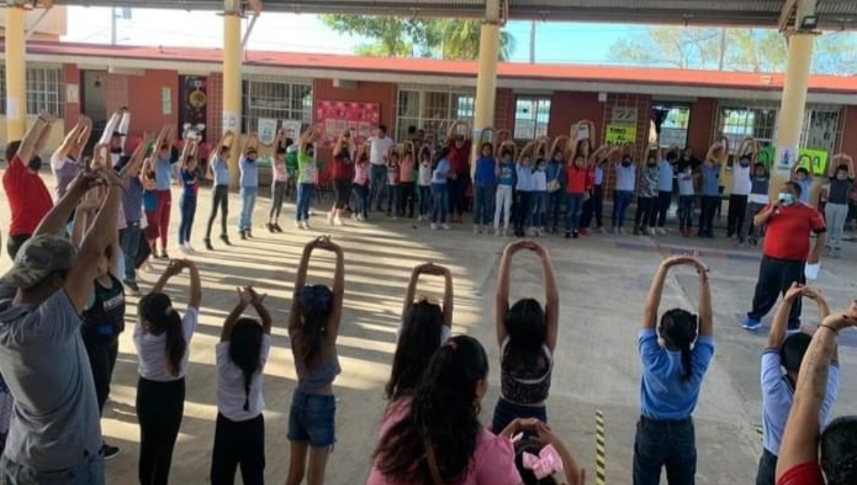 Los padres llegaron al acuerdo de que los alumnos bailaran con la ropa que quieran